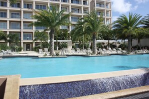 Outdoor pool, a heated pool - Le Vent - SEABREEZE - BeachSide Resort Eagle Beach (Eagle Beach)