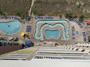 Piscine intérieure, piscine extérieure