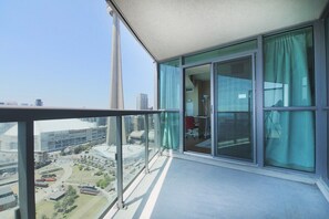 Property grounds - Stylish 1 Bedroom Condo with Unobstructed CN Tower View (Toronto)