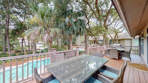 Outdoor dining - Beach Access Across the Street! (Hilton Head)