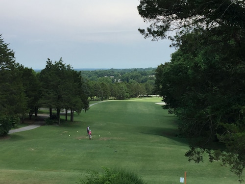 Quiet/Luxury Townhouse on Golf Course!