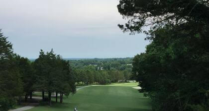 Quiet/Luxury Townhouse on Golf Course!