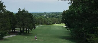 Quiet/Luxury Townhouse on Golf Course!