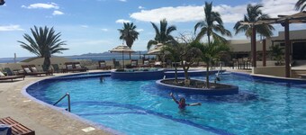 Beautiful Studio, Fully Equiped, pool side, Walking Distance To La Ventana Beach