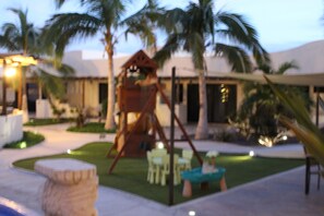 Outdoor dining - Beautiful Studio, Fully Equiped, pool side, Walking Distance To La Ventana Beach (La Ventana)
