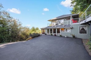 Exterior - Amazing panoramic views and deck to watch from (Crescent City)