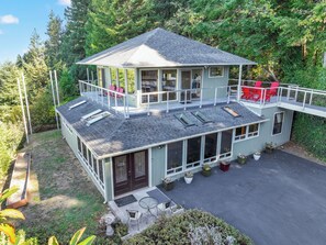 Exterior - Amazing panoramic views and deck to watch from (Crescent City)