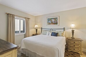 1 bedroom, iron/ironing board, Internet, bed sheets - 303 - Gorgeous BEACH FRONT Condo. Destin Beach Club (Destin)