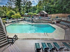 من حمّامات السباحة المغطاة، حمّام سباحة خارجي