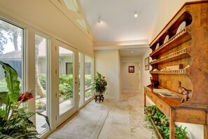 Interior - Excellent Cottage Location on Sea Island (Sea Island)