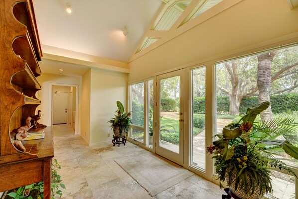 Interior - Excellent Cottage Location on Sea Island (Sea Island)