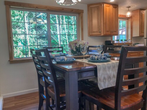 Escape to Nature With Modern Comforts 3 Bed 1 bath house