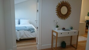 2 Schlafzimmer, Schreibtisch, Bügeleisen/Bügelbrett, Reisekinderbett