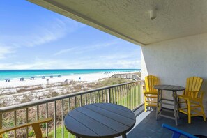 Outdoor dining - Your happy place at the BEACH awaits! 113 Destin Seafarer (Destin)