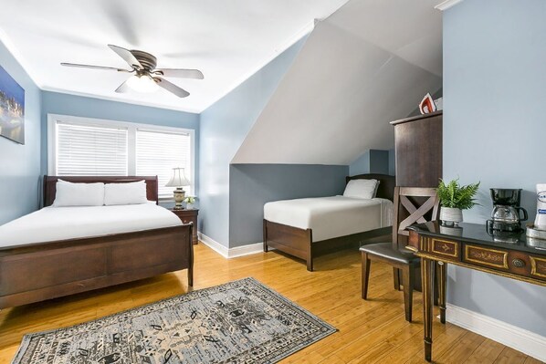 Iron/ironing board, bed sheets