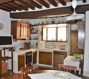 KĂŒhlschrank, Ofen, Herdplatte, GeschirrspĂŒler