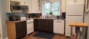 Waterfall Cottage - Romantic Luxury Escape - nearby hiking, wineries and skiing