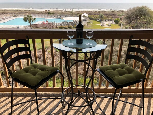 Outdoor dining - OCEANFRONT CONDO! Looking for a spring or summer get-away, you found it! (Hilton Head Island)