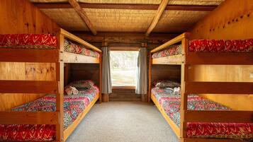 2 bedrooms, iron/ironing board, travel cot, free WiFi