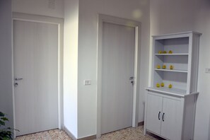 Interior - THE COLORS OF SALVATOR ROSA - Red Room (Napoli)