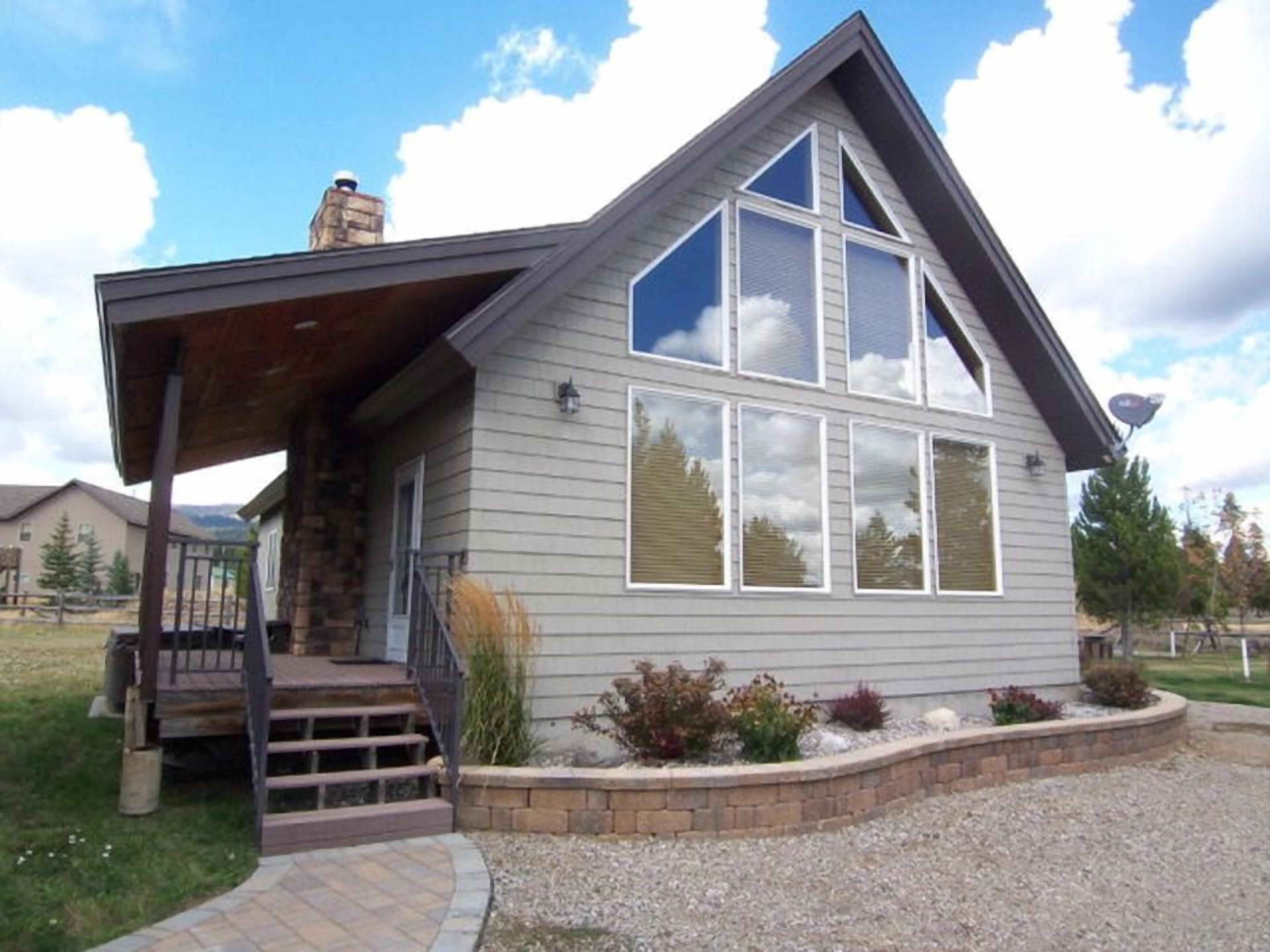 Armitage Cabin* Free Trash Removal, Wifi, 3Br 2Ba, 32 Miles to Yellowstone