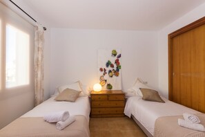 3 bedrooms, iron/ironing board, free WiFi, bed sheets