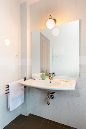 Baignoire, serviettes fournies