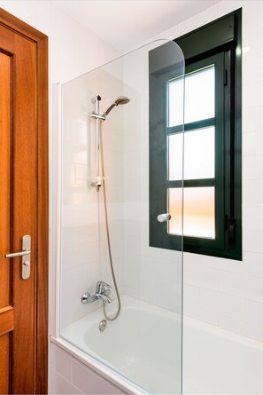 Baignoire, serviettes fournies