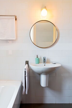 Baignoire, serviettes fournies