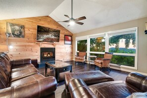 Smart-TV, peis, DVD-spiller og fotballspill