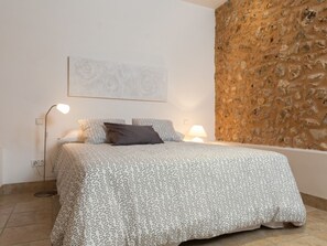3 chambres, fer et planche à repasser, accès Internet, draps fournis