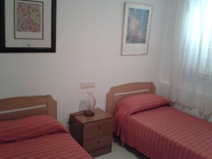 3 bedrooms, bed sheets