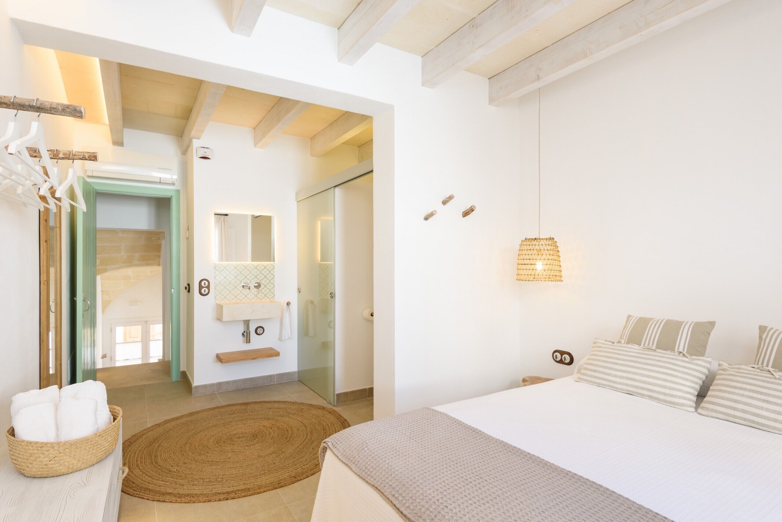 3 soveværelser, pengeskab på værelset, strygejern/strygebræt