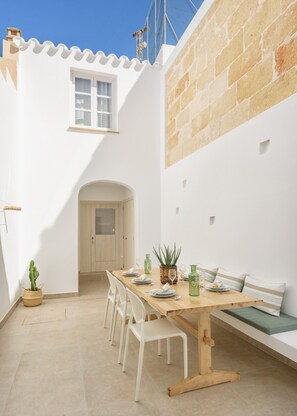 Outdoor dining