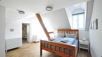 2 habitaciones, tabla de planchar con plancha, cuna de viaje y wifi