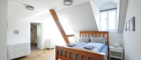 2 bedrooms, iron/ironing board, travel cot, WiFi