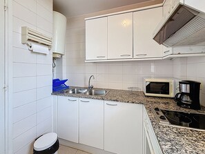 Refrigerador, microondas, horno, cafetera/tetera