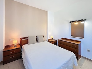 2 bedrooms, iron/ironing board