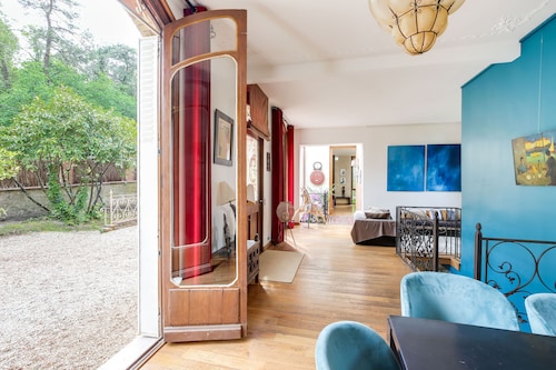 Superb architect-designed villa in Fontainebleau -1h from Paris