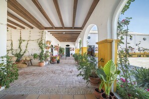 Property grounds - Alterhome Cortijo Sierra y Lago - Andalusian Paradise (Arcos de la Frontera)