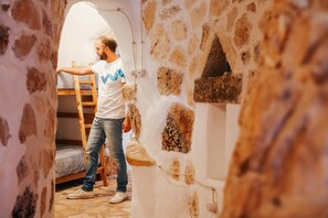 4 室のベッドルーム、旅行用ベビーベッド、WiFi (無料)、ベッドシーツ
