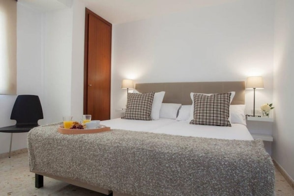 3 bedrooms, WiFi, bed sheets