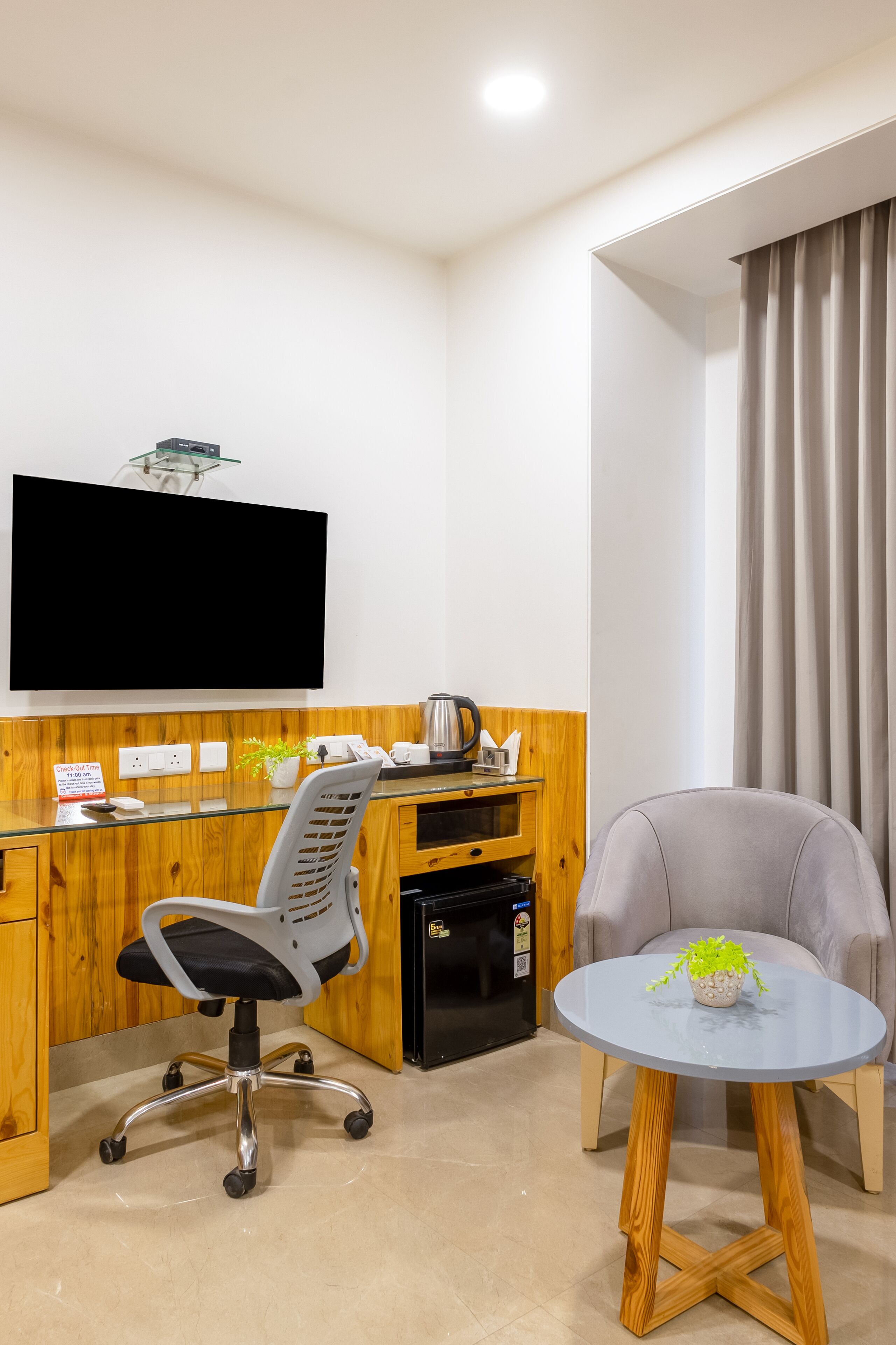 1 bedroom, desk, iron/ironing board, rollaway beds