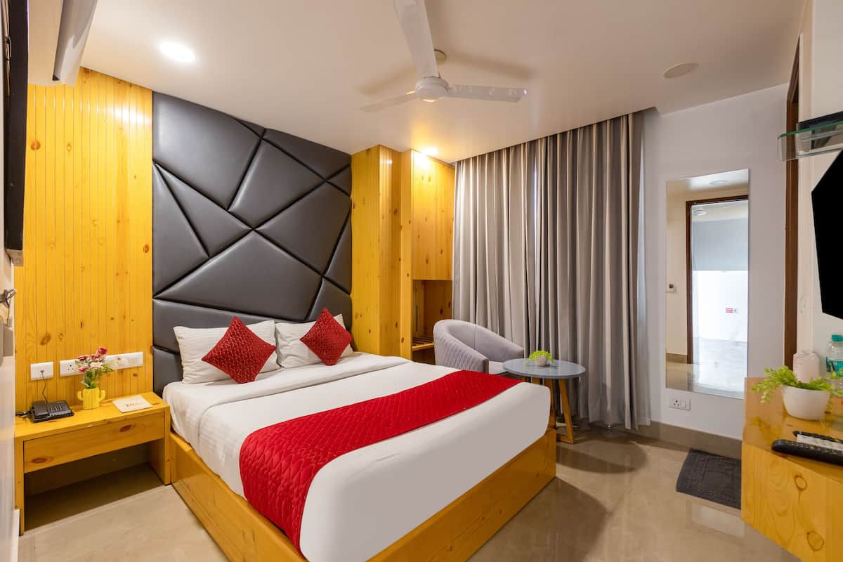 Deluxe Double Room | 1 bilik tidur, meja, seterika/papan seterika
