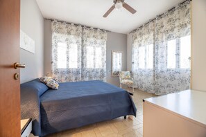 3 chambres, fer et planche à repasser, draps fournis