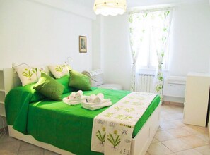 3 bedrooms, iron/ironing board, WiFi, bed sheets - Casa Malvarosa, New Charme in the heart of Trastevere and Rome (Roma)