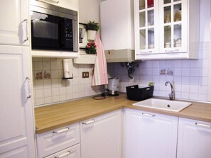 Refrigerador, microondas, horno, placa de cocina