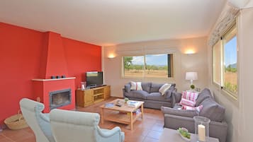 Televisie en een open haard