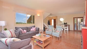 Televisie en een open haard