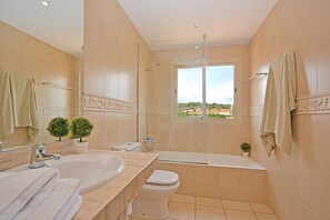 Bathtub, hair dryer, towels - Ses Nines - Charming country house with pool in Inca, Mallorca (Inca)
